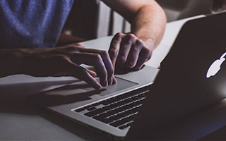 乒乓球亚洲杯：王楚钦3-1击败冯翊新收获两连胜