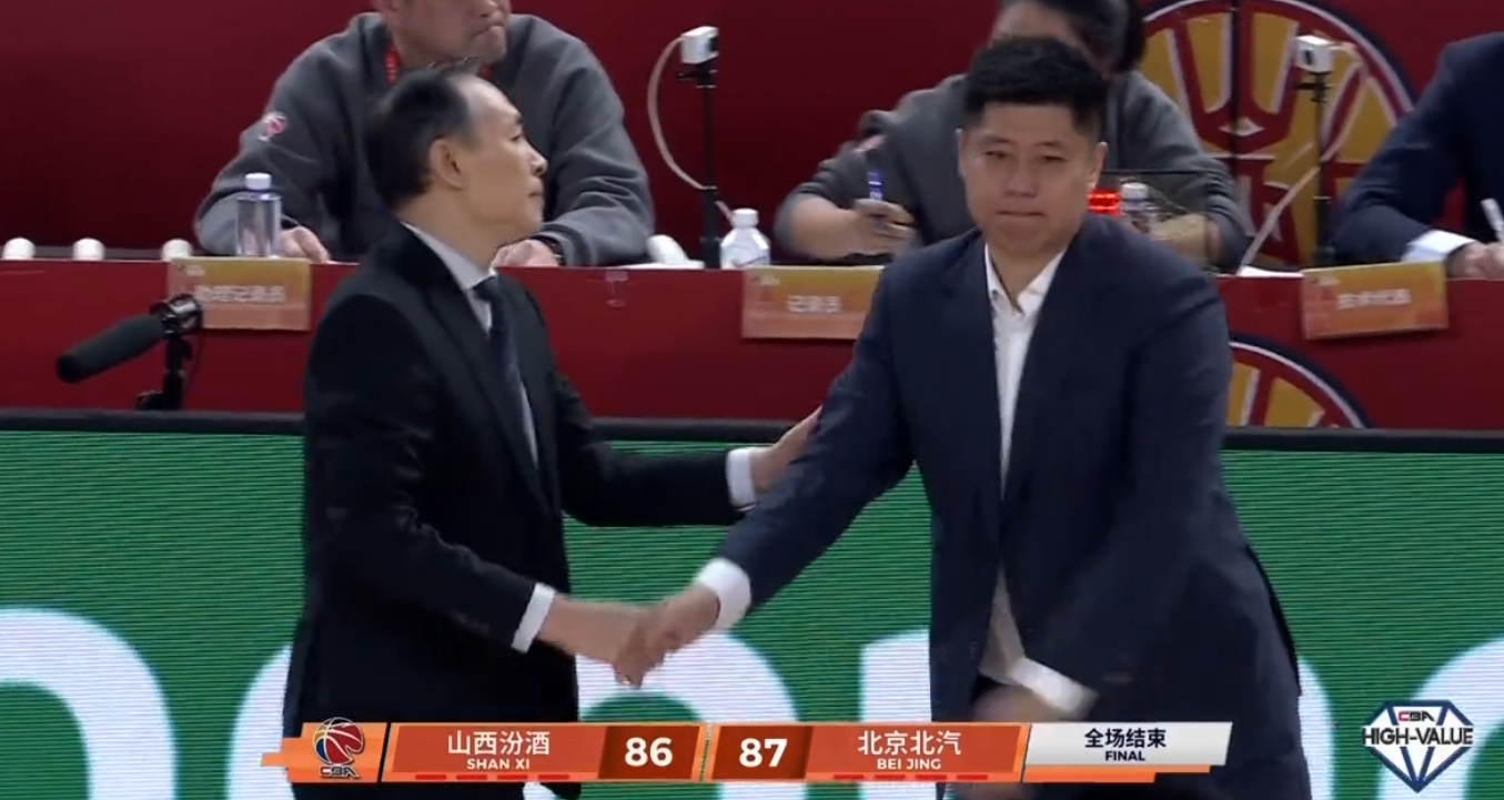 九游体育官方网站-看了翟晓川双腿缠满绷带的照片，才知道，山西队为什么成不了豪门