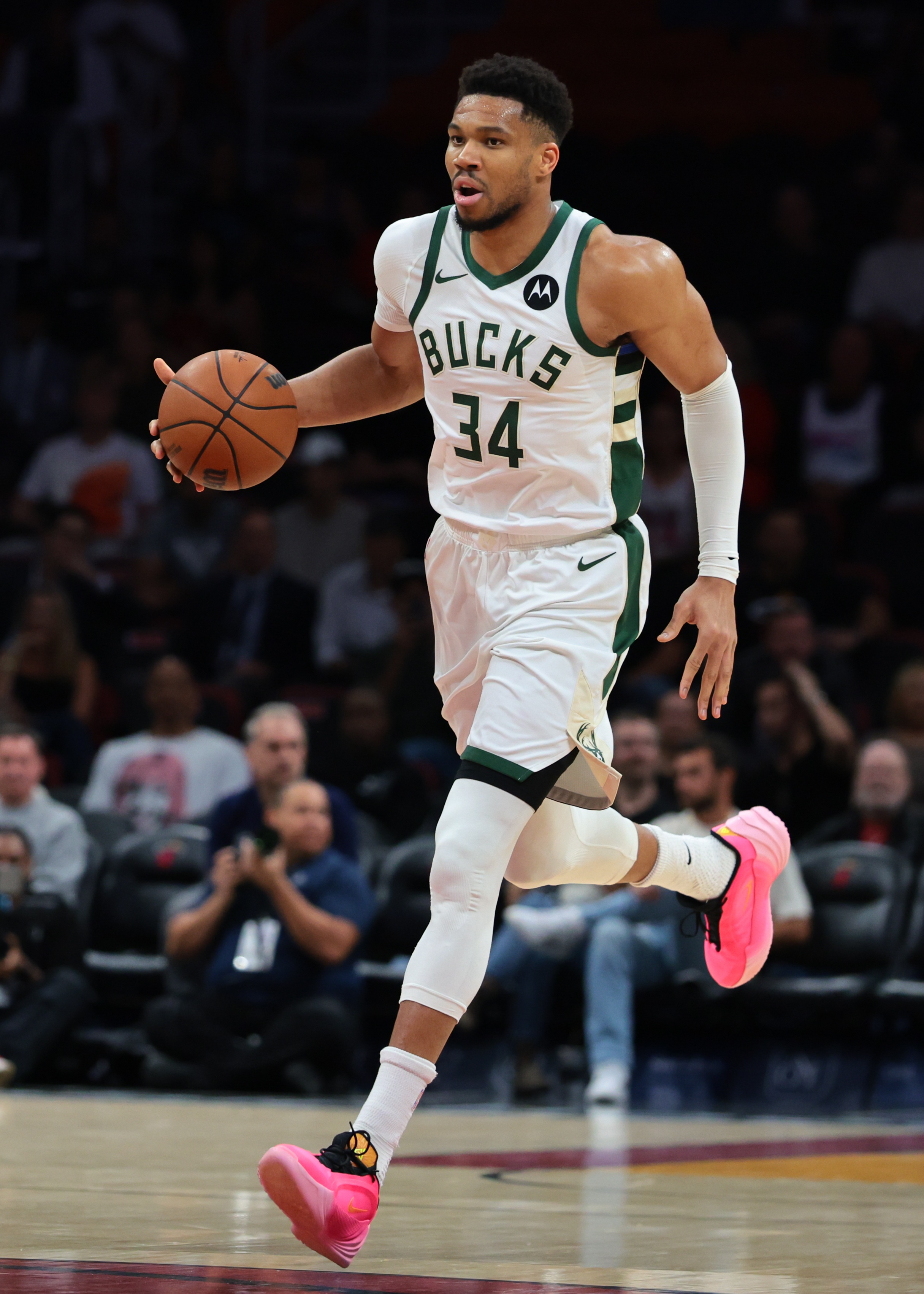 九游体育官方网站-里弗斯：字母想兄弟同台但他没完全康复 我夹在中间进退两难